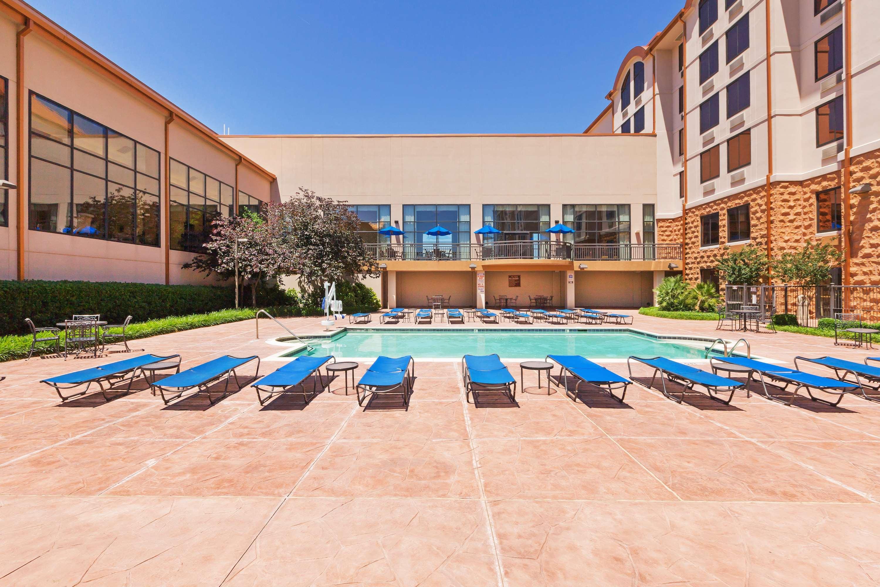 Hampton Inn & Suites Dallas-Мескит Экстерьер фото