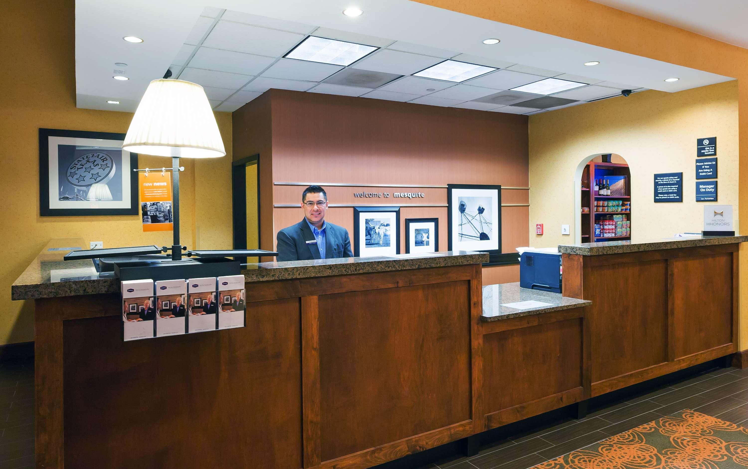 Hampton Inn & Suites Dallas-Мескит Экстерьер фото