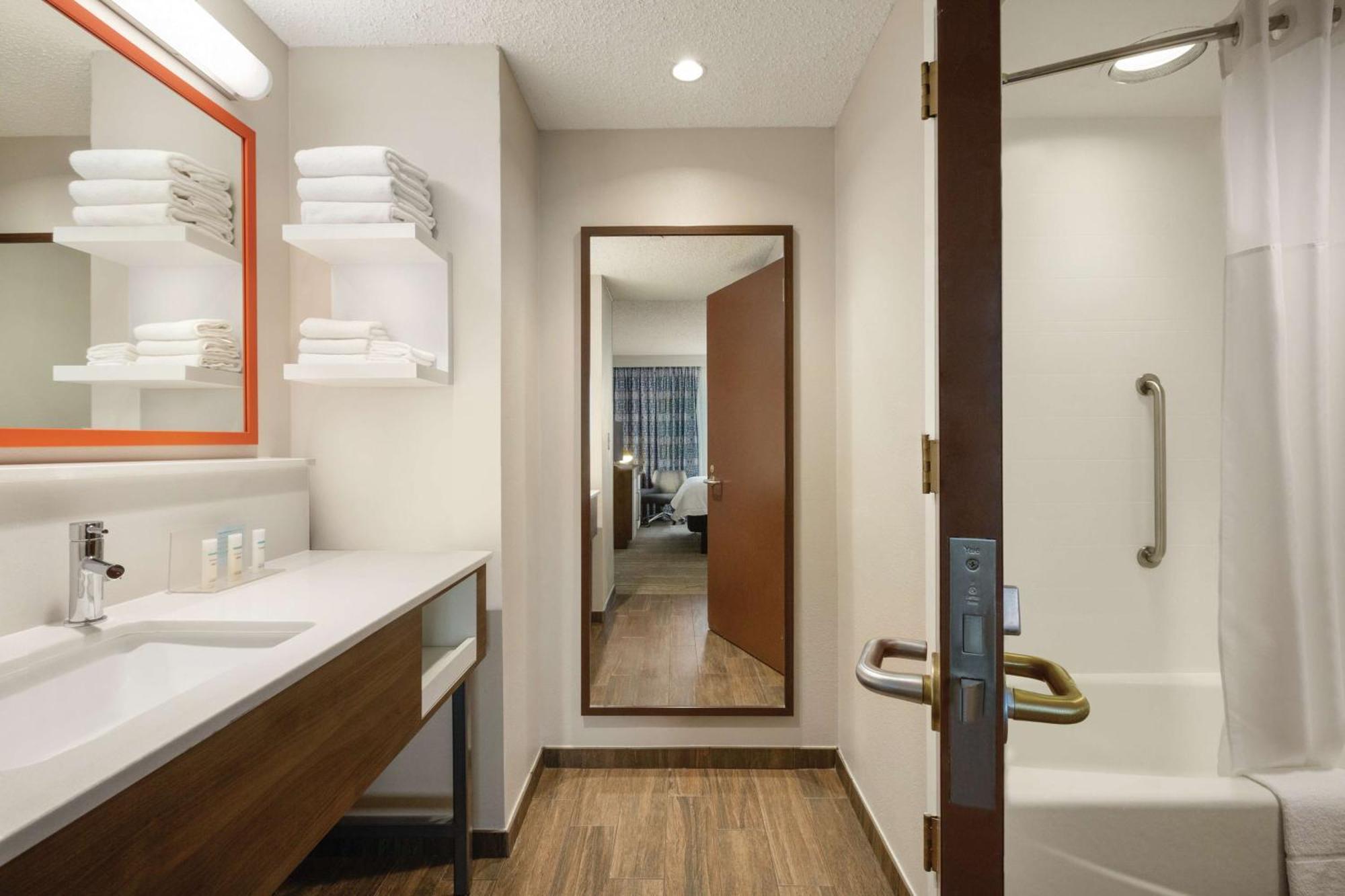 Hampton Inn & Suites Dallas-Мескит Экстерьер фото