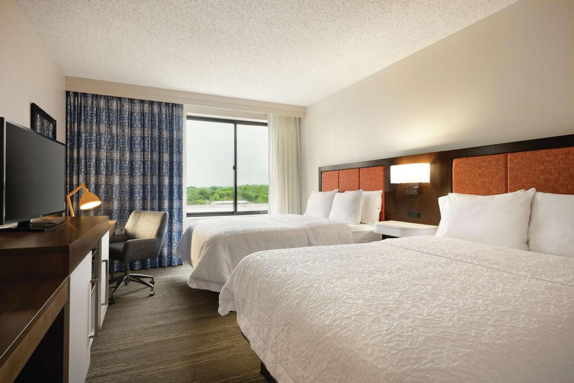 Hampton Inn & Suites Dallas-Мескит Экстерьер фото