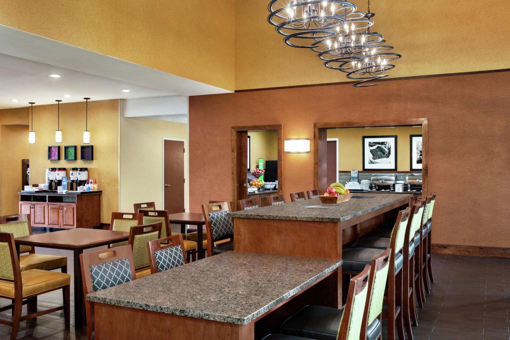 Hampton Inn & Suites Dallas-Мескит Экстерьер фото
