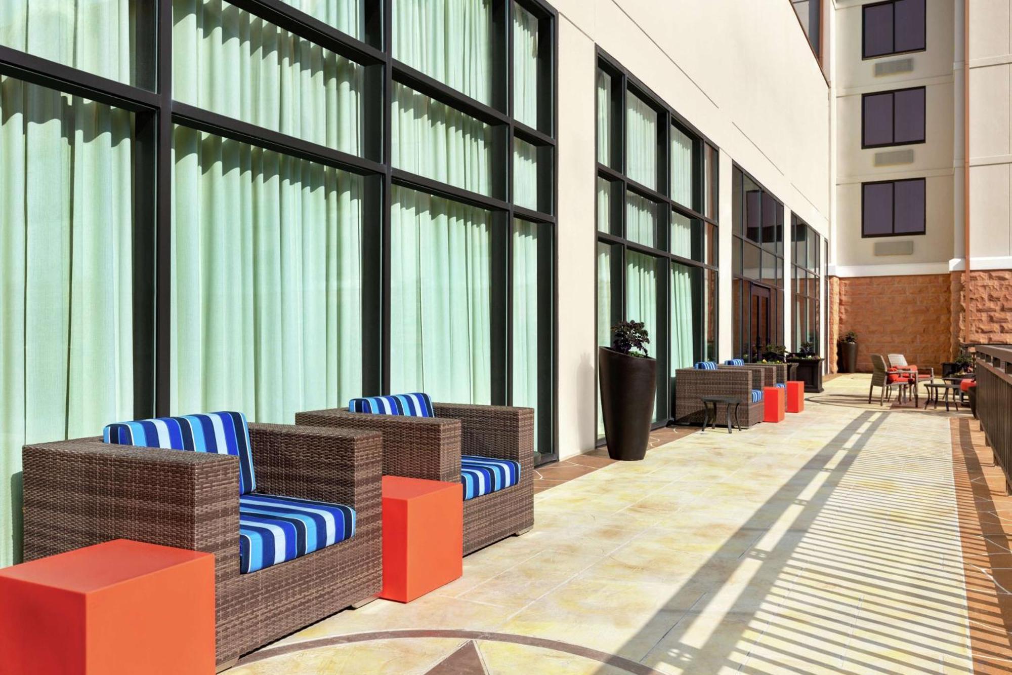 Hampton Inn & Suites Dallas-Мескит Экстерьер фото